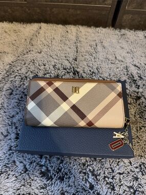 Daks Plaid Zip-Around Wallet in Beige and Brown Beautiful Condition